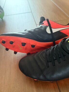 Nike Tiempo Genio II SIZE 6 WOMEN